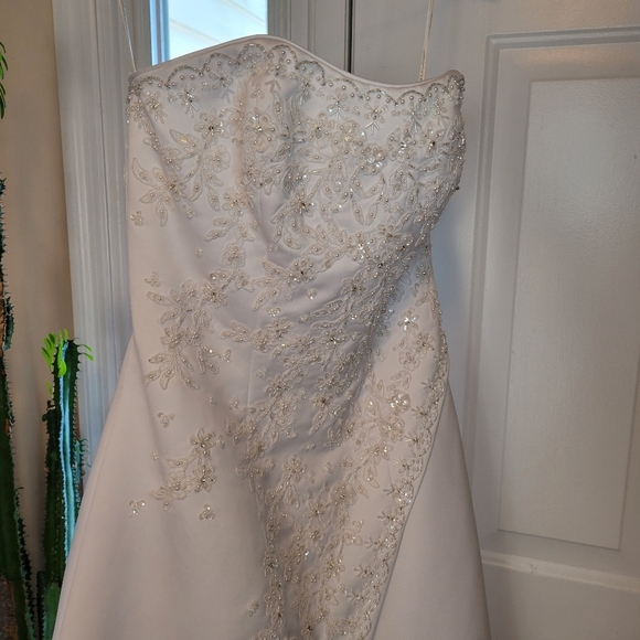 NWT David's Bridal Michaelangelo Strapless Beaded White Wedding Dress, Size 4 - Picture 2 of 13